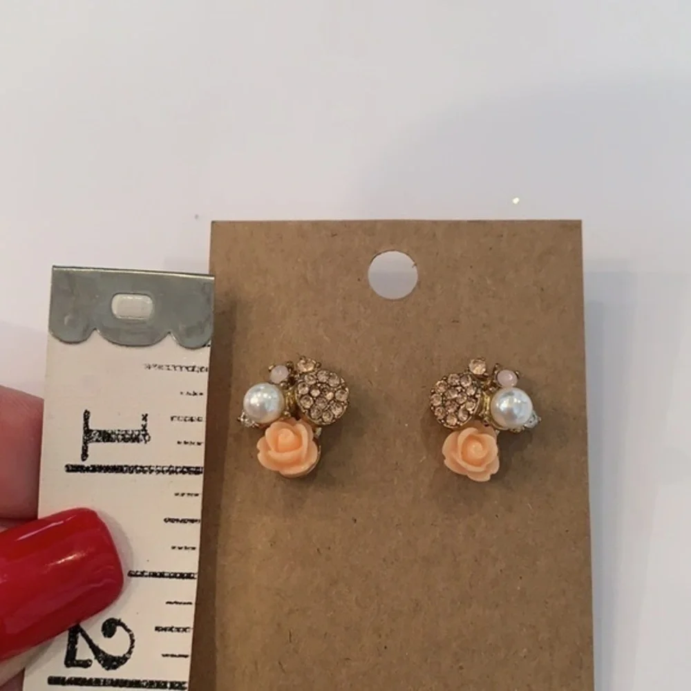 💐5/25 Pearl rose cluster statement gold tone